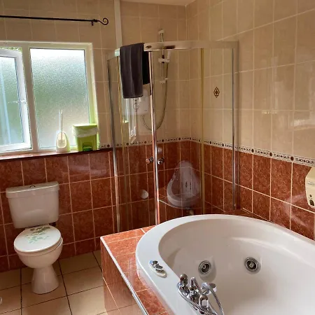 Gasthuis Doughlasha House V93rx64 Fossa